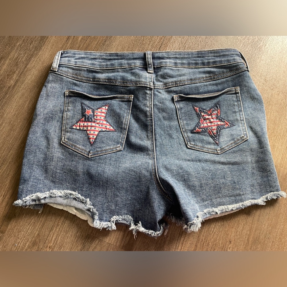 Denim Cutoff Shorts Womens Size 14 Star Patch Back Pockets Blue Summer Festival